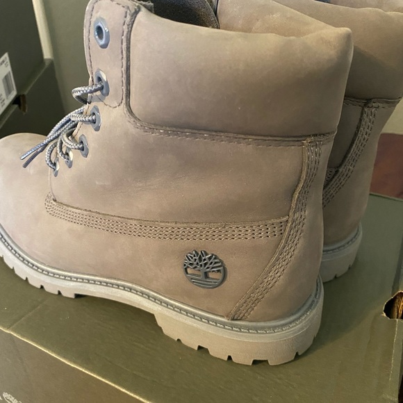 Grey 6inch timberland boot size 9 in women - Picture 3 of 8